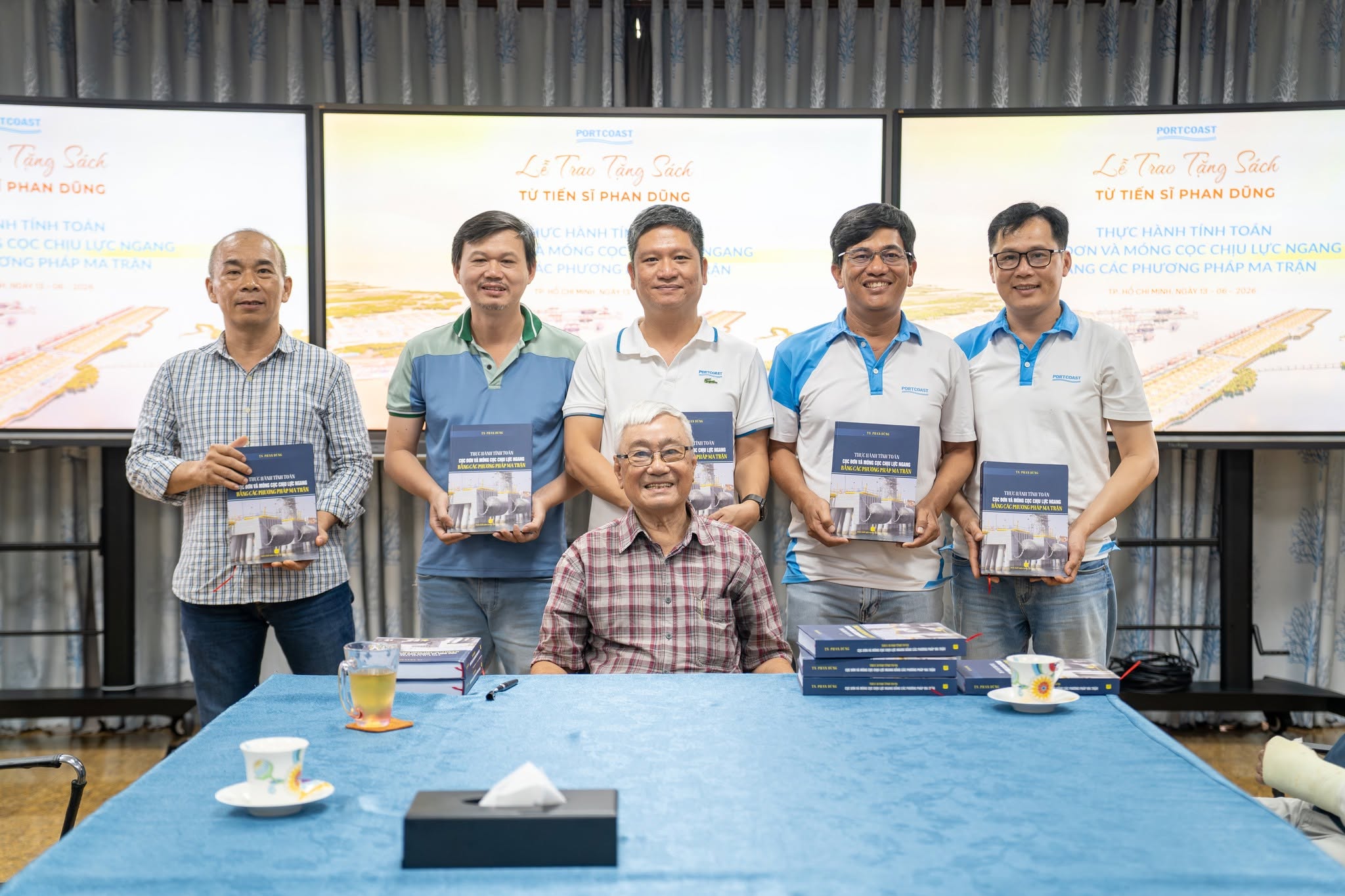 Lan tỏa tri thức chuyên ngành nền móng qua Lễ Trao Tặng Sách tại Portcoast