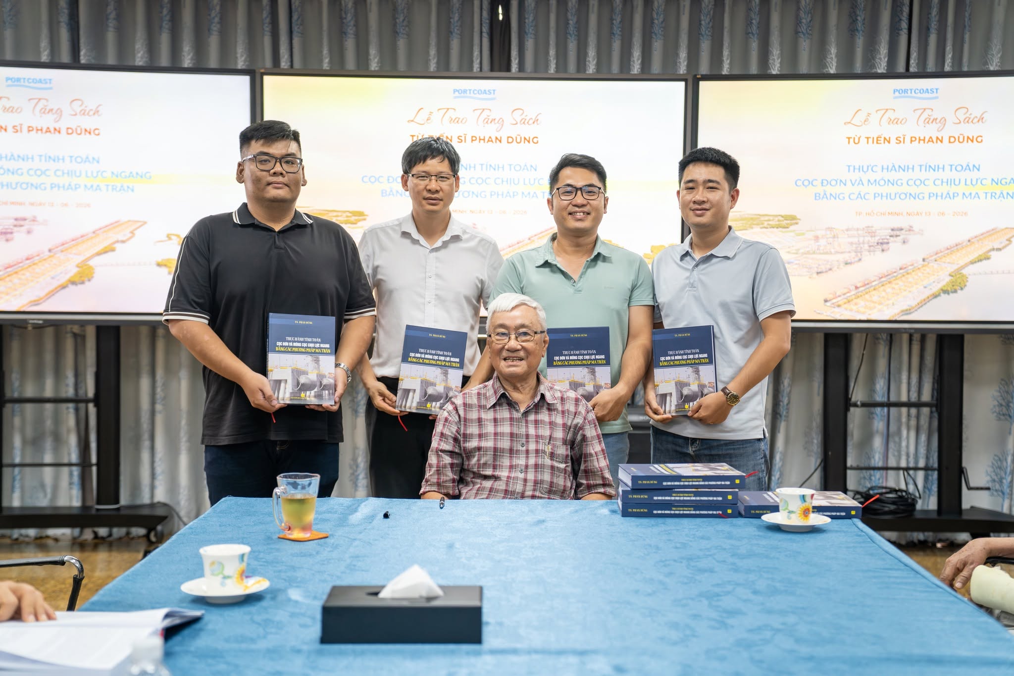 Lan tỏa tri thức chuyên ngành nền móng qua Lễ Trao Tặng Sách tại Portcoast