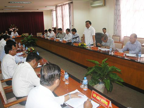 Mr. Hoang Trung Hai, Deputy Prime Minister, chairs the meeting with the Ministry of Transport
