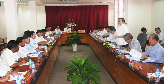 Mr. Hoang Trung Hai, Deputy Prime Minister, chairs the meeting with the Ministry of Transport