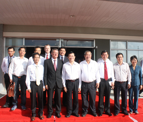 President Truong Tan Sang visits and works with SP-PSA and CMIT port