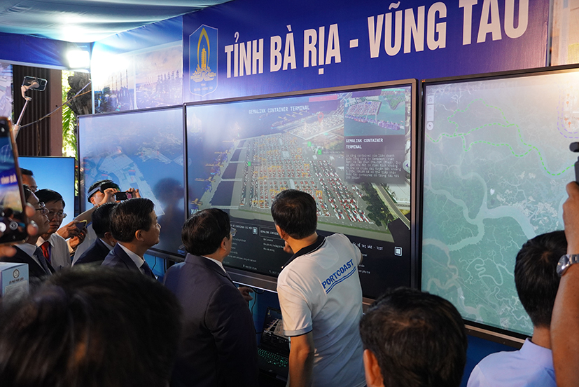 Pioneering the digitization of the seaport system