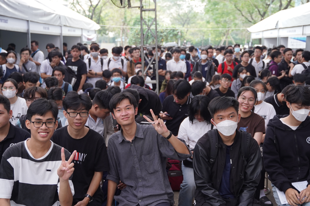 Hội chợ "Hướng nghiệp và Phát triển Con đường Sự nghiệp trong Ngành Xây dựng", tổ chức bởi Khoa Kỹ thuật Xây dựng phối hợp cùng Công ty Tư vấn Portcoast và các công ty khác vào ngày 13 tháng 1 năm 2024, đã cung cấp nhiều thông tin hữu ích cho sinh viên của Khoa Kỹ thuật Xây dựng