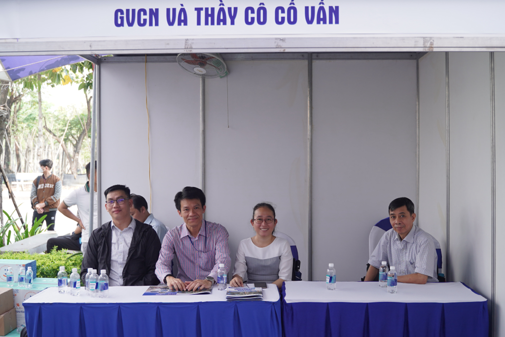 Hội chợ "Hướng nghiệp và Phát triển Con đường Sự nghiệp trong Ngành Xây dựng", tổ chức bởi Khoa Kỹ thuật Xây dựng phối hợp cùng Công ty Tư vấn Portcoast và các công ty khác vào ngày 13 tháng 1 năm 2024, đã cung cấp nhiều thông tin hữu ích cho sinh viên của Khoa Kỹ thuật Xây dựng