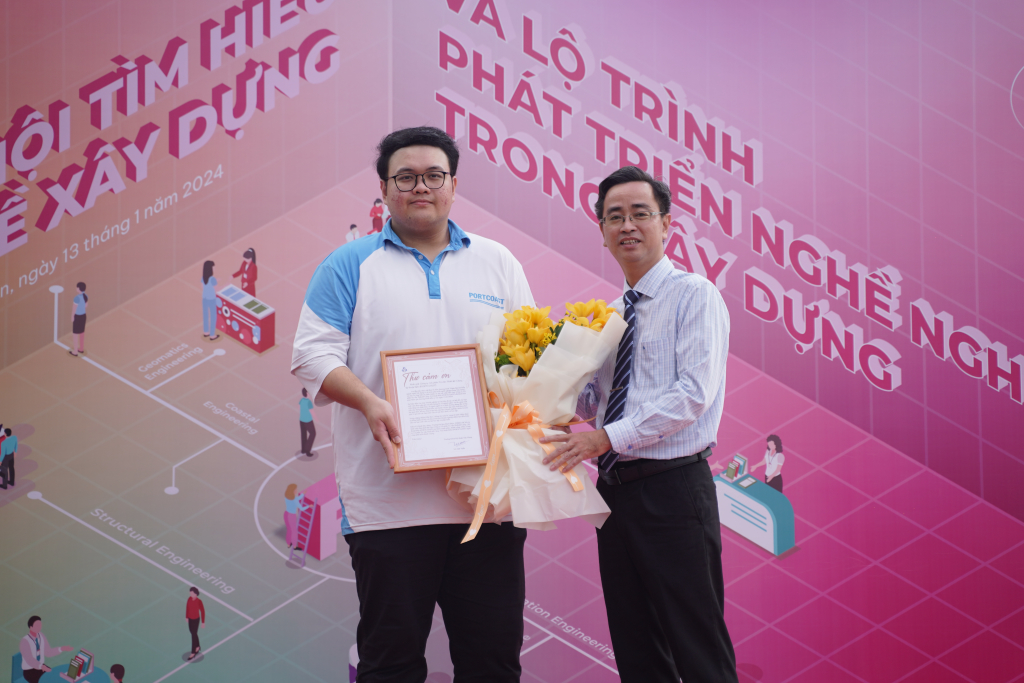 Hội chợ "Hướng nghiệp và Phát triển Con đường Sự nghiệp trong Ngành Xây dựng", tổ chức bởi Khoa Kỹ thuật Xây dựng phối hợp cùng Công ty Tư vấn Portcoast và các công ty khác vào ngày 13 tháng 1 năm 2024, đã cung cấp nhiều thông tin hữu ích cho sinh viên của Khoa Kỹ thuật Xây dựng