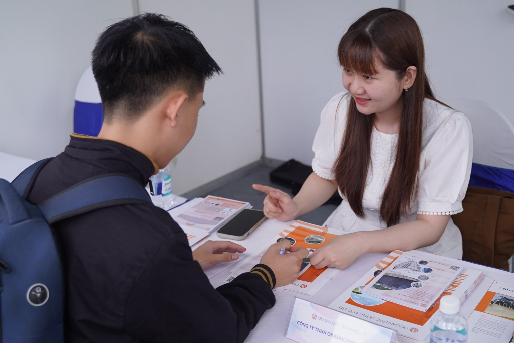 Hội chợ "Hướng nghiệp và Phát triển Con đường Sự nghiệp trong Ngành Xây dựng", tổ chức bởi Khoa Kỹ thuật Xây dựng phối hợp cùng Công ty Tư vấn Portcoast và các công ty khác vào ngày 13 tháng 1 năm 2024, đã cung cấp nhiều thông tin hữu ích cho sinh viên của Khoa Kỹ thuật Xây dựng