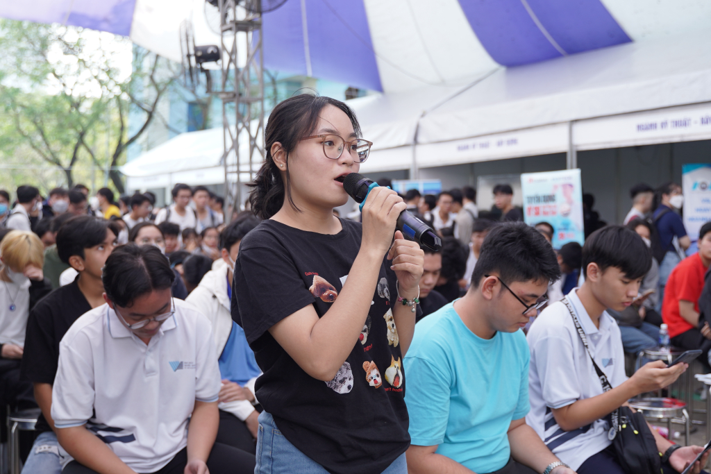 Hội chợ "Hướng nghiệp và Phát triển Con đường Sự nghiệp trong Ngành Xây dựng", tổ chức bởi Khoa Kỹ thuật Xây dựng phối hợp cùng Công ty Tư vấn Portcoast và các công ty khác vào ngày 13 tháng 1 năm 2024, đã cung cấp nhiều thông tin hữu ích cho sinh viên của Khoa Kỹ thuật Xây dựng