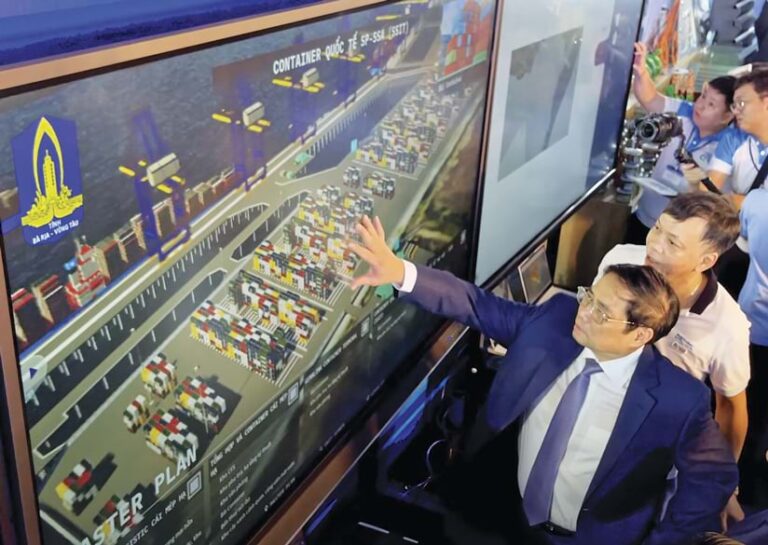 Esri là tập đoàn toàn cầu đi đầu trong phần mềm Hệ thống Thông tin Địa lý (GIS). Hiện đang được quan tâm trên trang chủ Esri.com là bài viết với tựa đề A 3D Living Digital Twin Guides Improvements for a Vietnam Port System" 